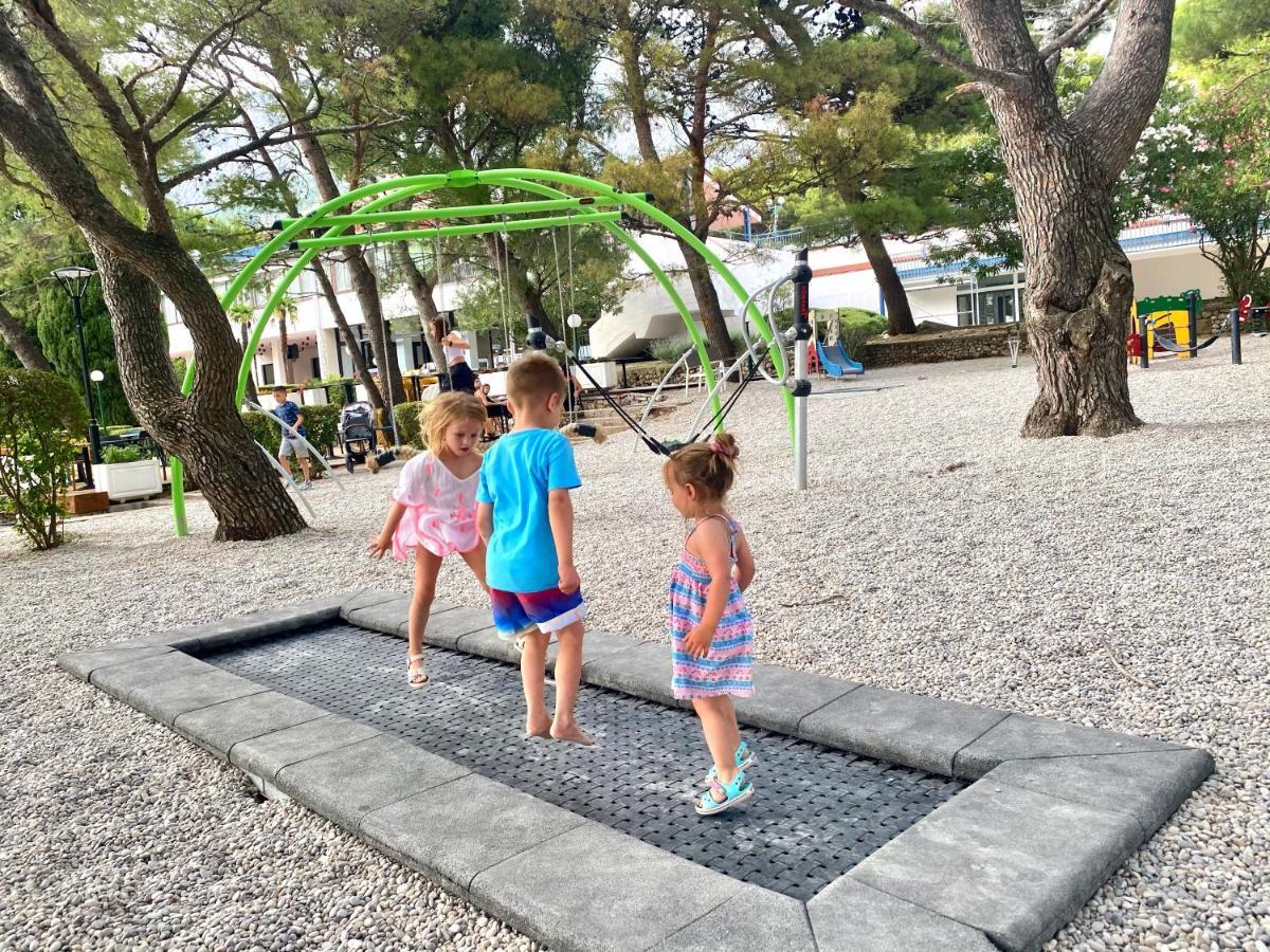 Family Resort Urania Baska Voda Luaran gambar