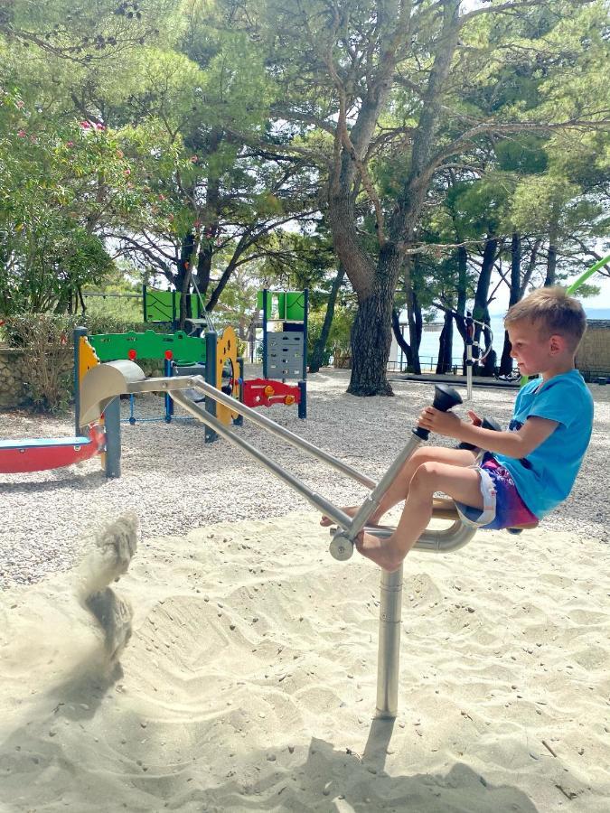 Family Resort Urania Baska Voda Luaran gambar